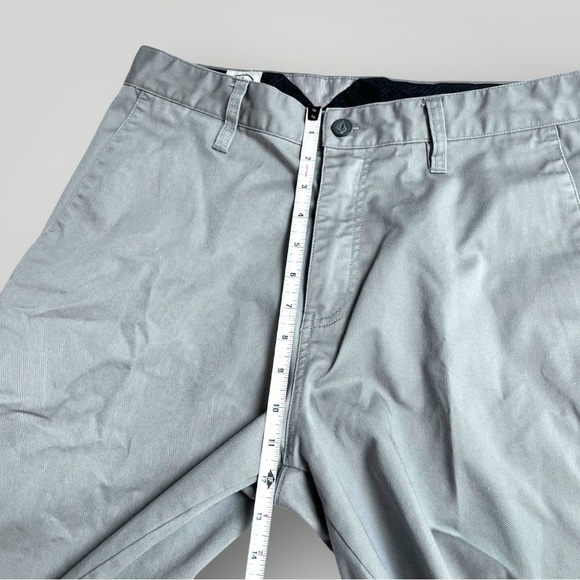 Volcom Khaki Shorts 31 - Picture 9 of 16